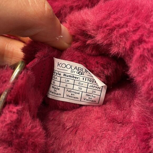 Koolaburra Ugg woman’s raspberry fuzzy sandals - Picture 7 of 14